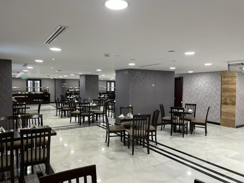 Отель Al Ansar Golden Tulip Медина Экстерьер фото