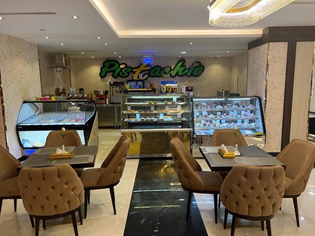 Отель Al Ansar Golden Tulip Медина Экстерьер фото