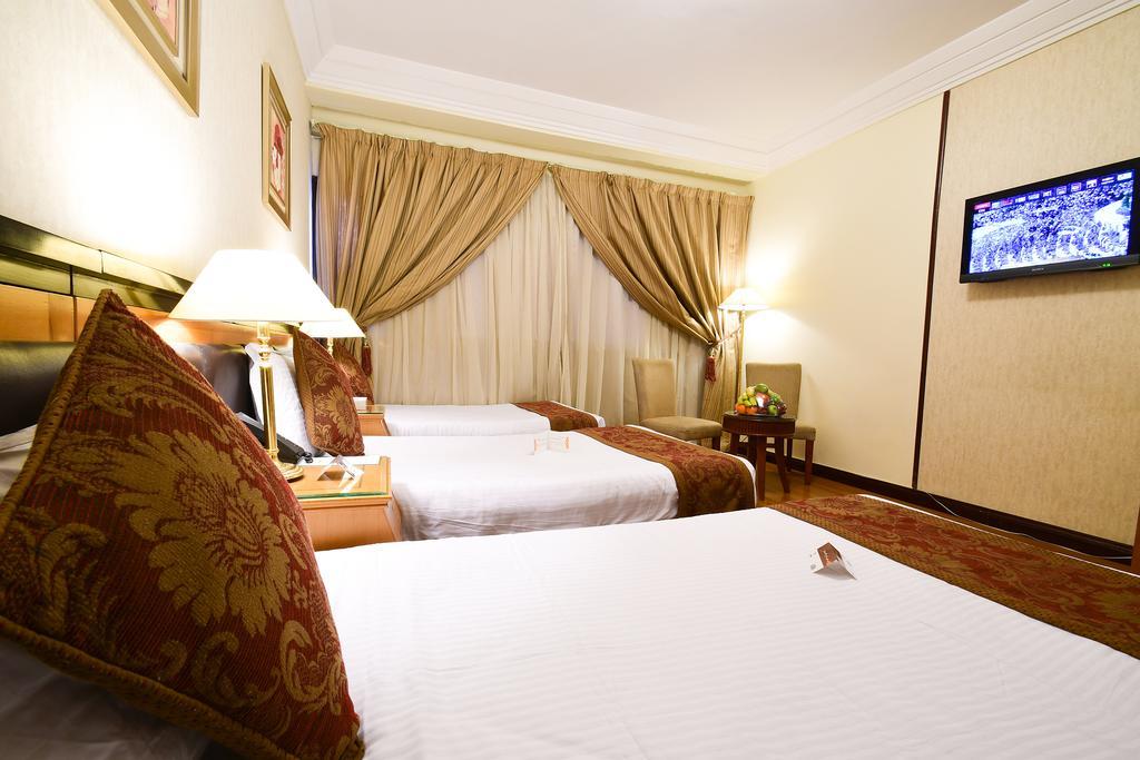 Отель Al Ansar Golden Tulip Медина Экстерьер фото