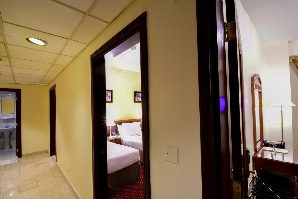 Отель Al Ansar Golden Tulip Медина Экстерьер фото