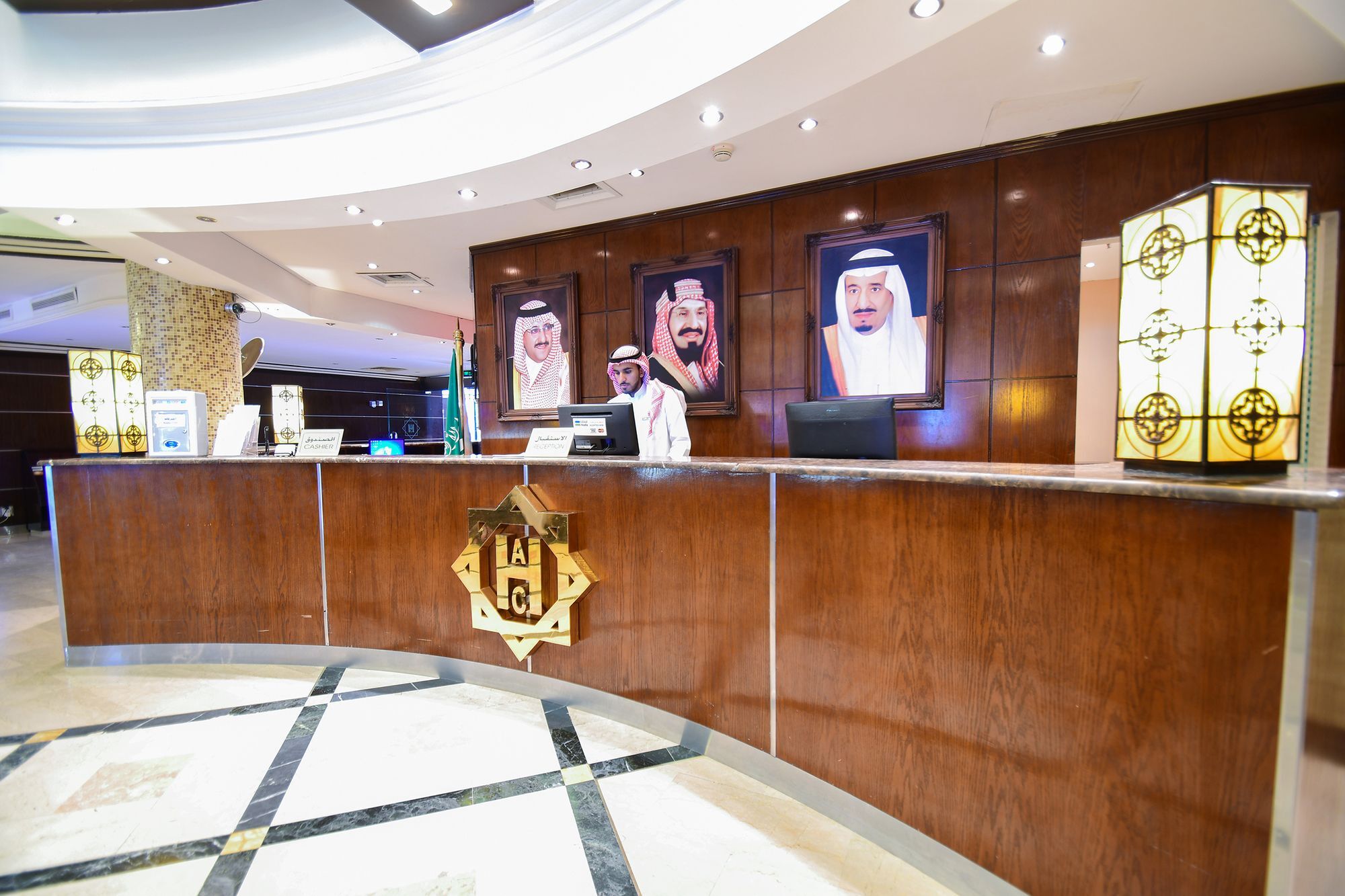 Отель Al Ansar Golden Tulip Медина Экстерьер фото