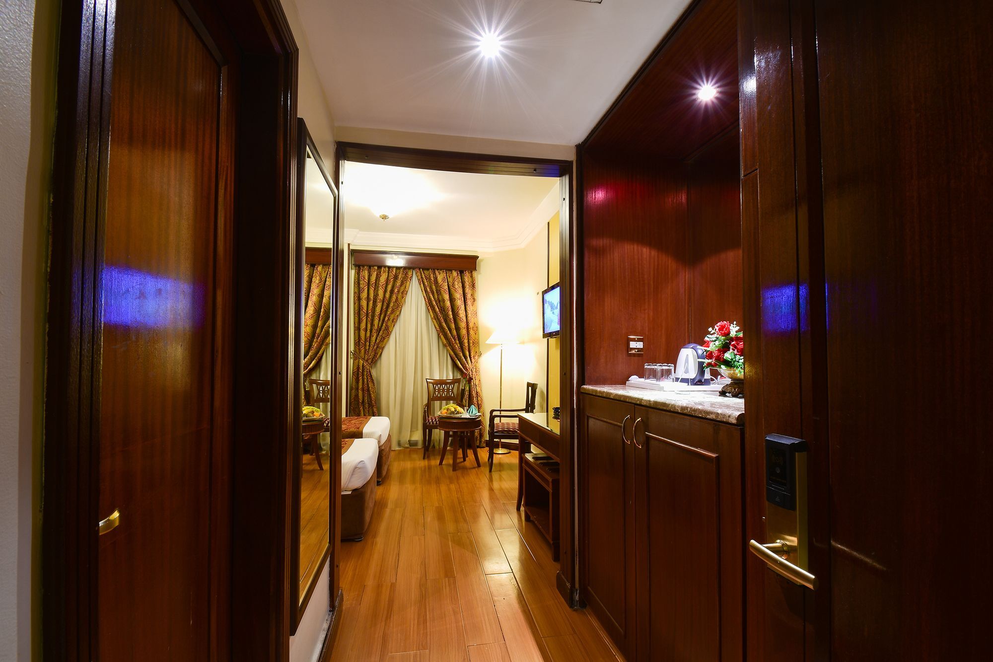Отель Al Ansar Golden Tulip Медина Экстерьер фото