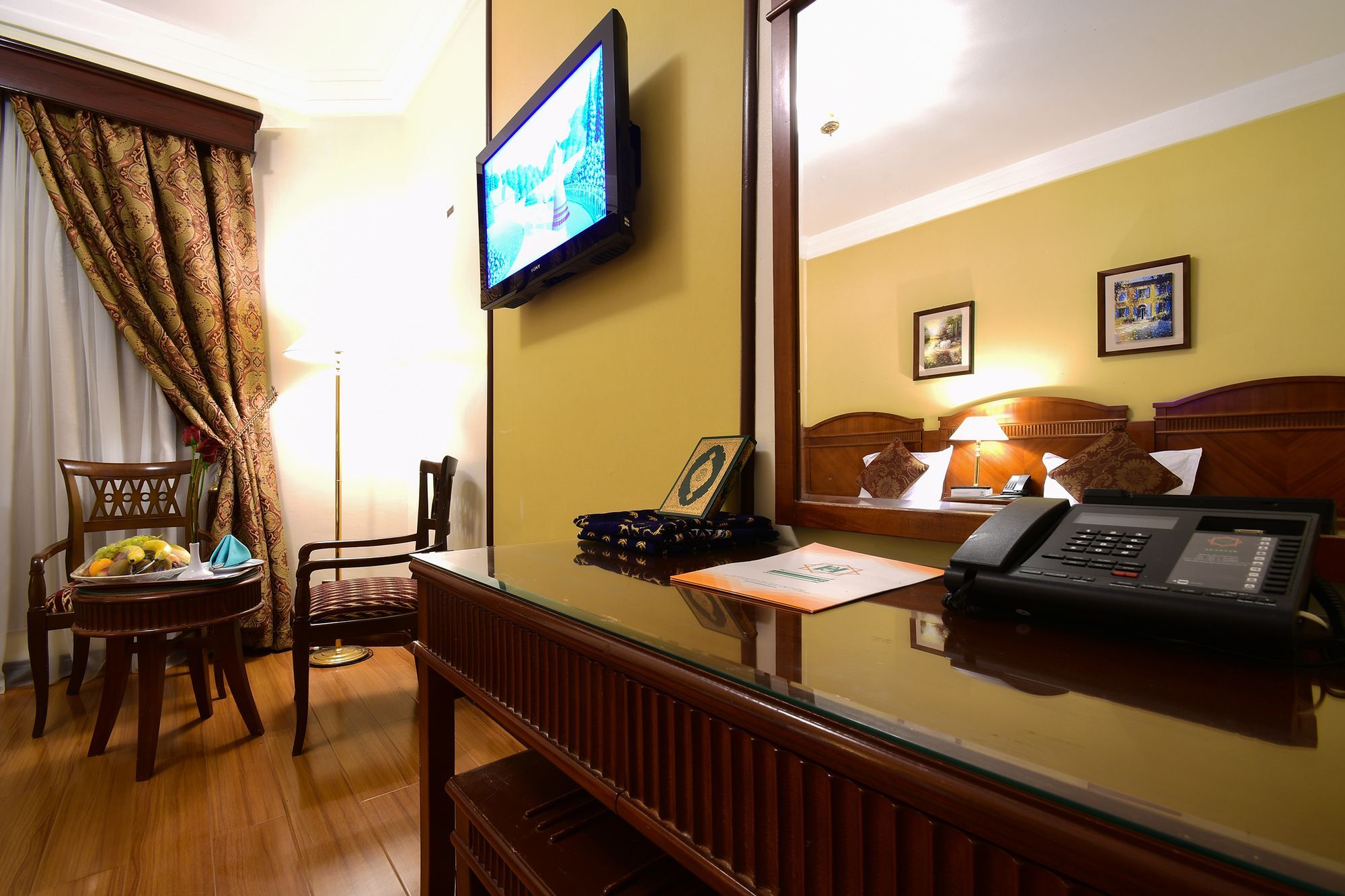 Отель Al Ansar Golden Tulip Медина Экстерьер фото