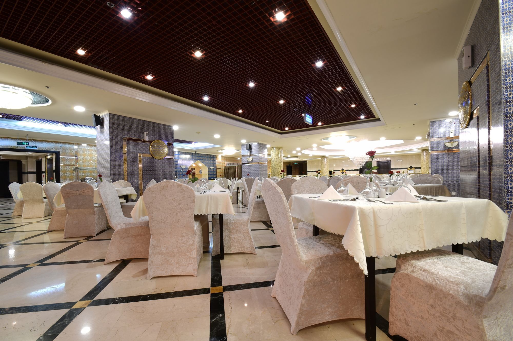 Отель Al Ansar Golden Tulip Медина Экстерьер фото