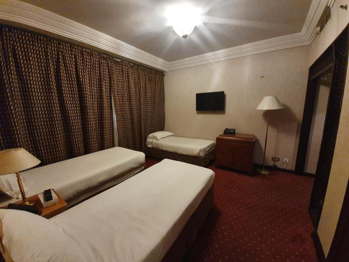 Отель Al Ansar Golden Tulip Медина Экстерьер фото